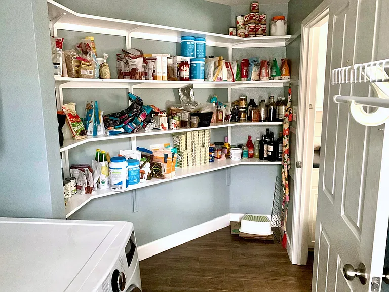 pantry/utility room