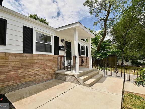 4th image of 3409 Elmwood Dr