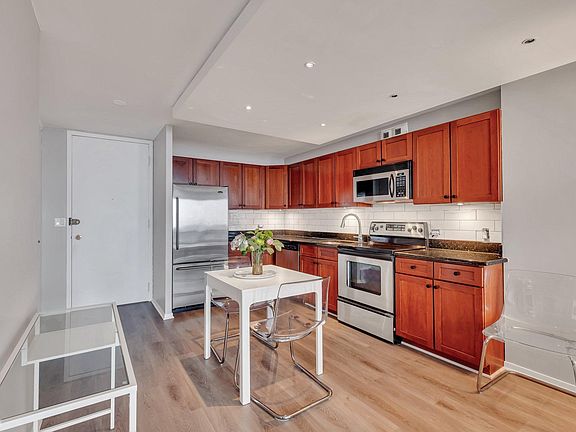 3rd image of 1660 N Lasalle St #4006