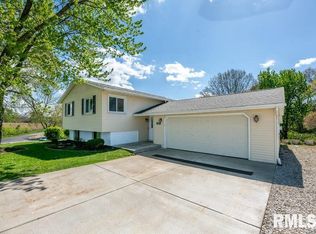 10274 W Lake Camelot Dr, Mapleton, IL 61547