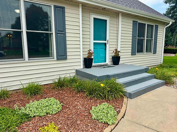 2nd image of 1307 Regency Dr