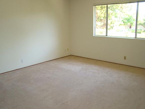 5th image of 731 Cardigan Dr
