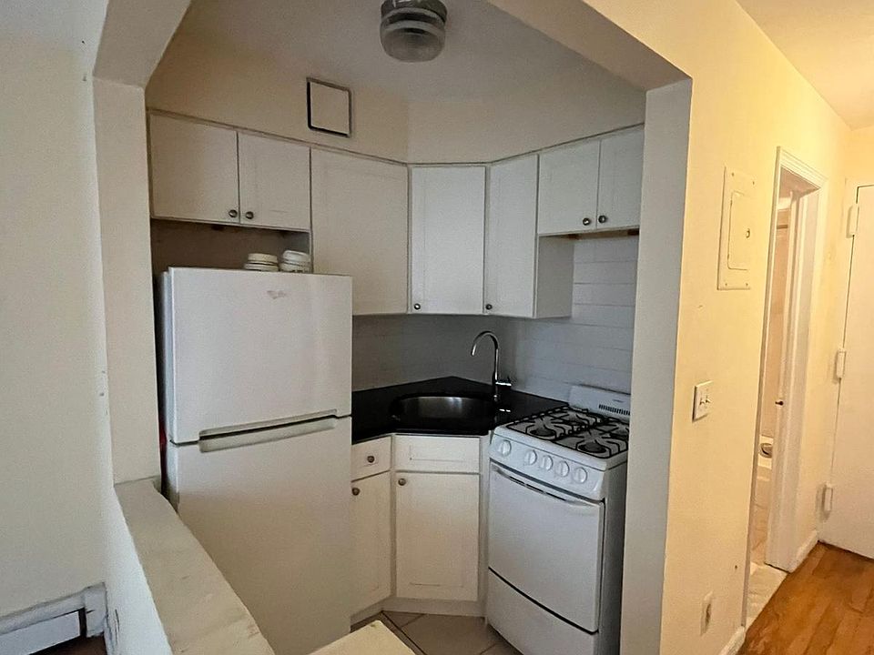 1st image of 61 Cooper St APT 2A