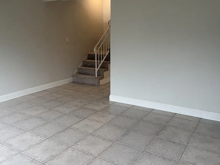 2111 W Palmyra Ave #B — Photo 2