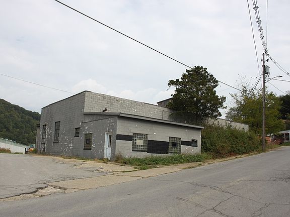 3rd image of 304 Duncomb St