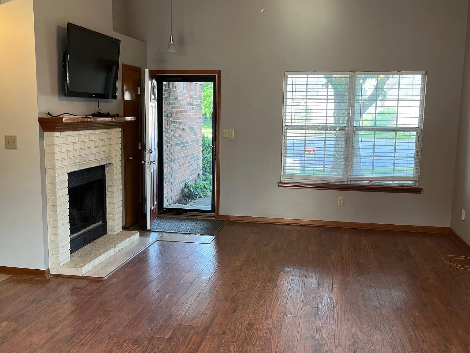 3 bed, 2.5 bath, 1540 sqft, $1,950 — Photo 2