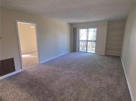 2038 Dickory Ave