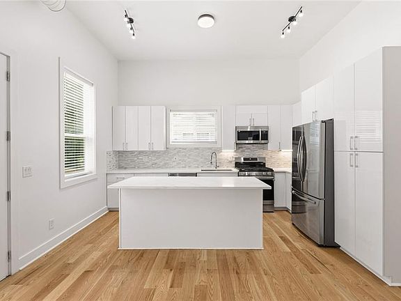 4th image of 2585 Hood Ave NW