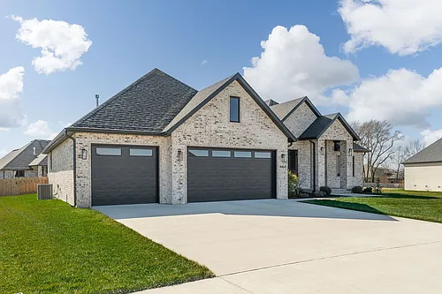 4464 E Lancaster Way Photo 1
