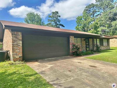 29 E Greenfield Dr, Wake Village, TX, 75501