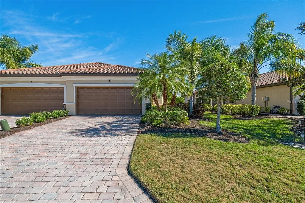 3 bed, 2.0 bath, 1387 sqft, $1,800 — Photo 1