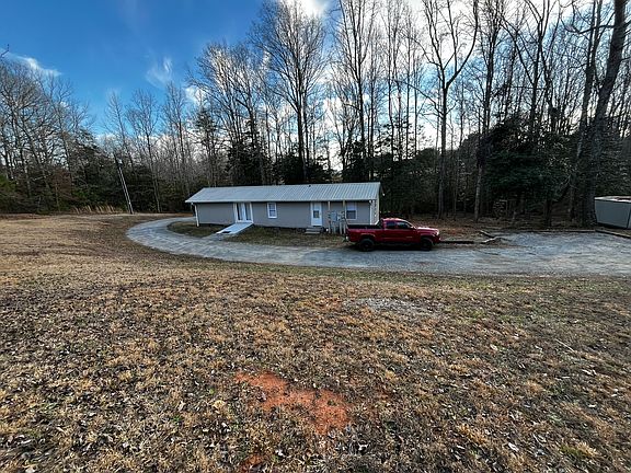 Ramp in rear to aid moving furniture