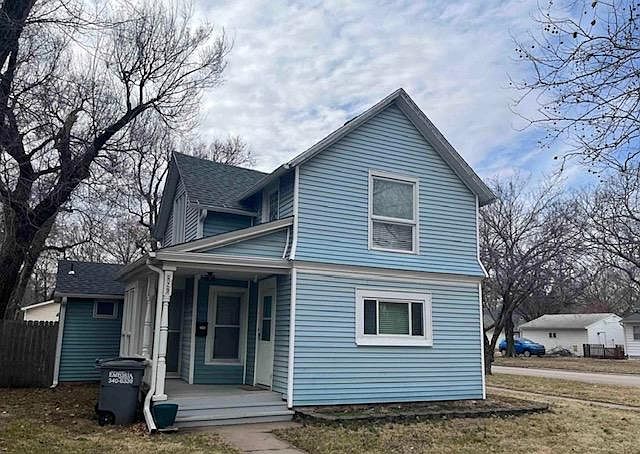 1st image of 829 Neosho St