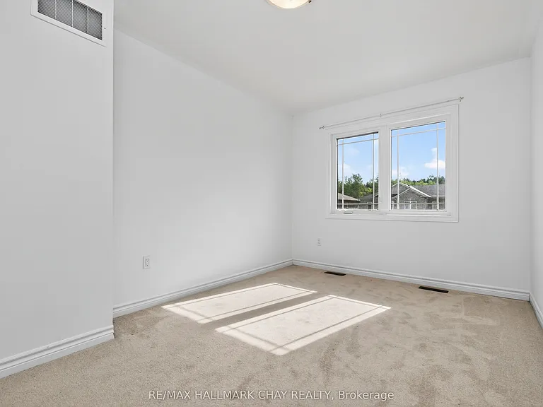 38 Milson Cres — Photo 42