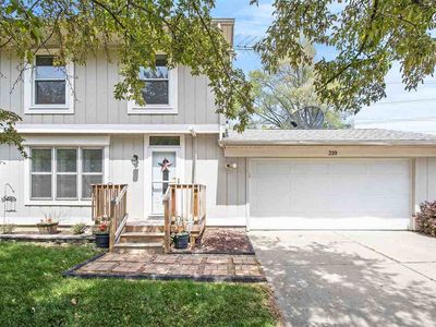 210 Village Dr, Lansing, MI, 48911