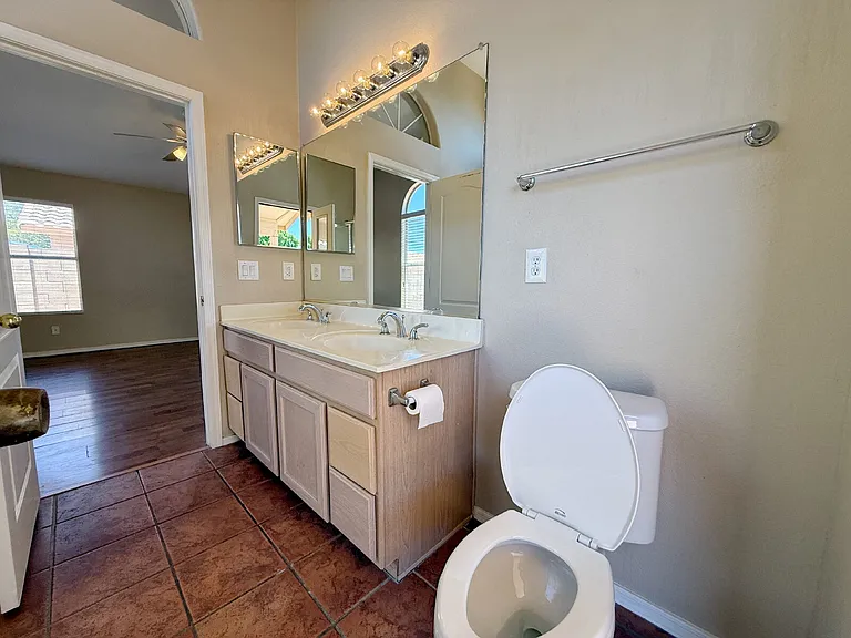 9821 W Yukon Dr — Photo 6