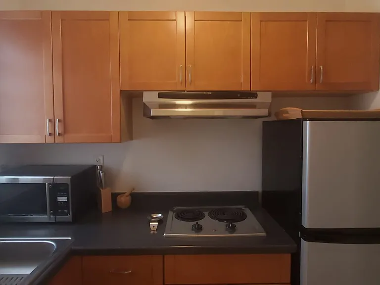 Full kitchen