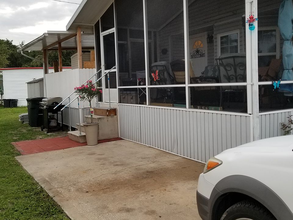 Front Entrance/screen porch