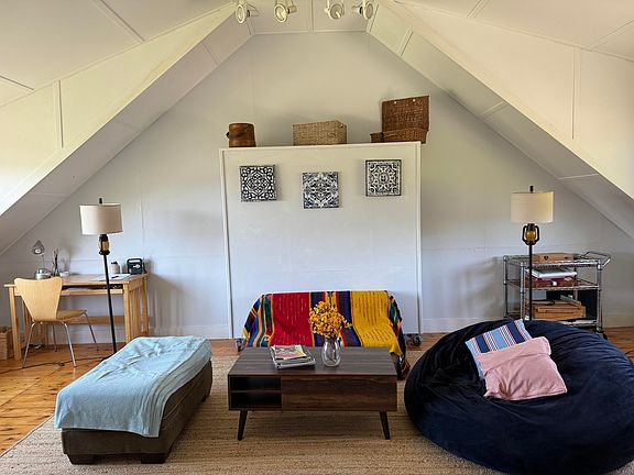 4th image of 131 Main Street