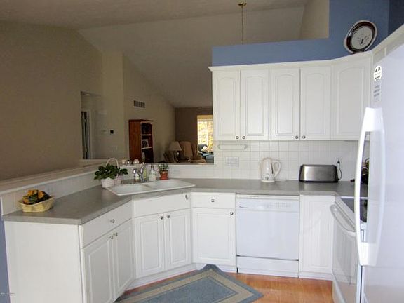 4th image of 130 Rose Ct