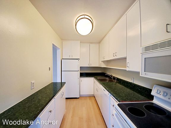 5th image of 928 Peninsula Ave APT 309