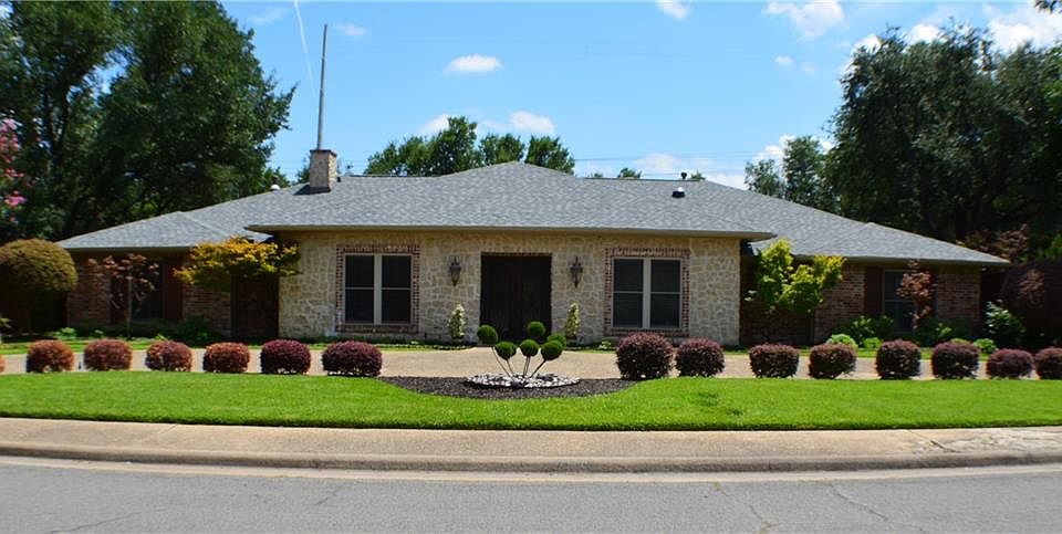 1st image of 4530 College Park Dr
