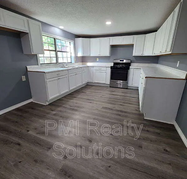 12 1st St NE — Photo 2