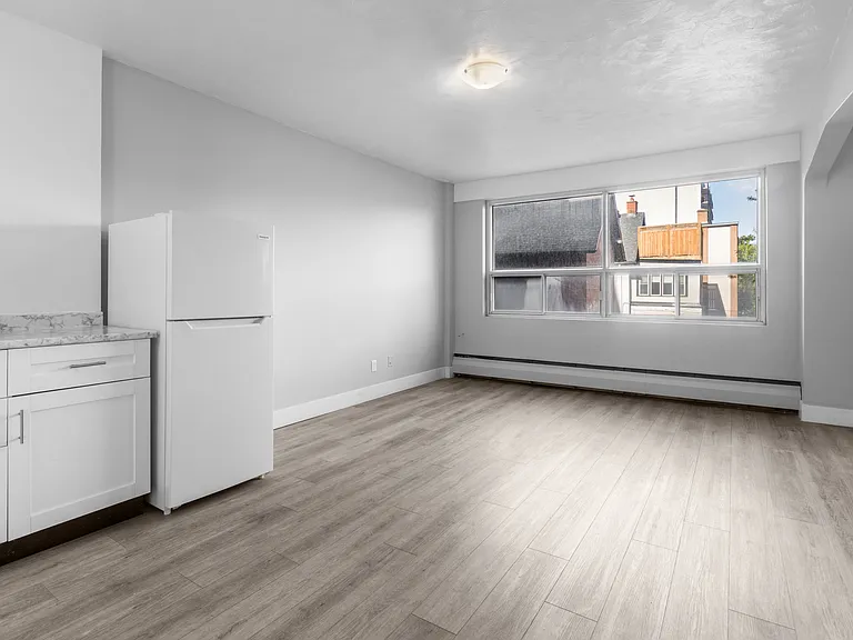 67 Cartier St — Photo 11