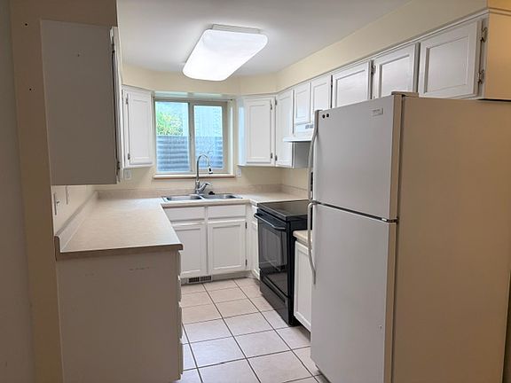 2nd image of 10185 S Chattel Cir