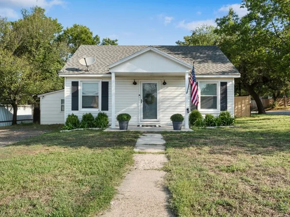 1305 Court Cir, Bridgeport, TX 76426