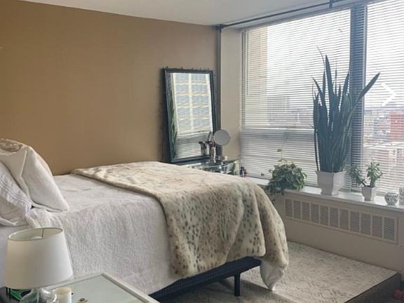 2nd image of 1360 N La Salle St #1004