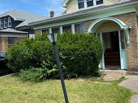 3rd image of 260 Millicent Ave