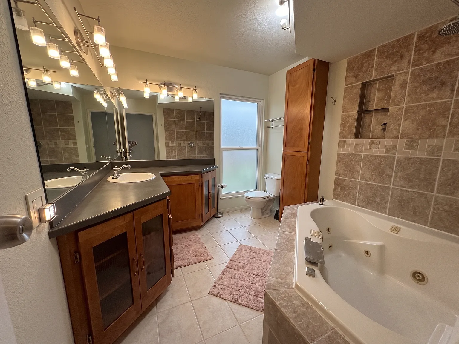 3 bed, 1200 sqft, $3,400 — Photo 3