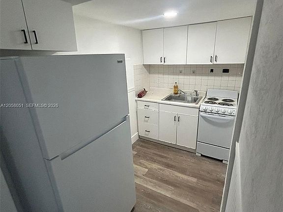 2nd image of 1035 N Andrews Ave #1-6