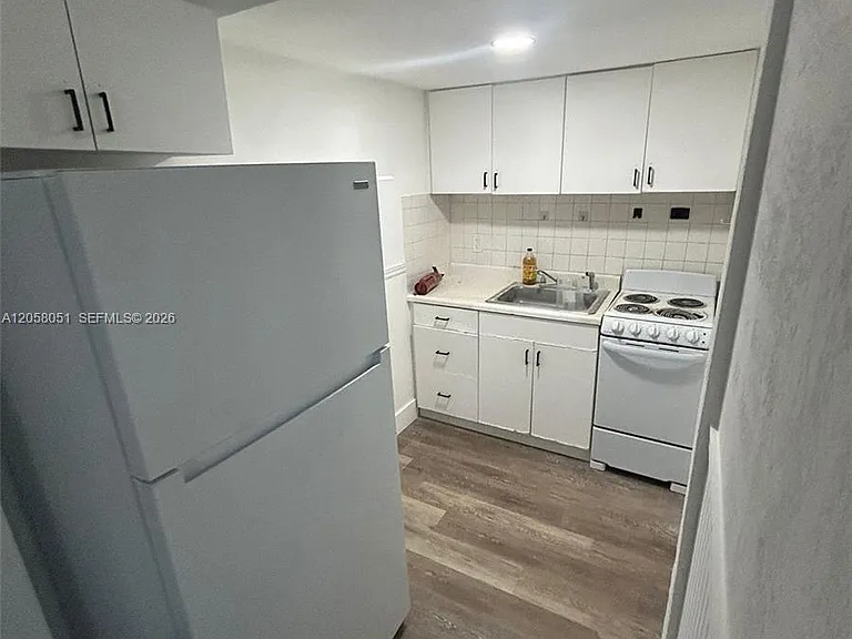 1035 N Andrews Ave #1-6 — Photo 2
