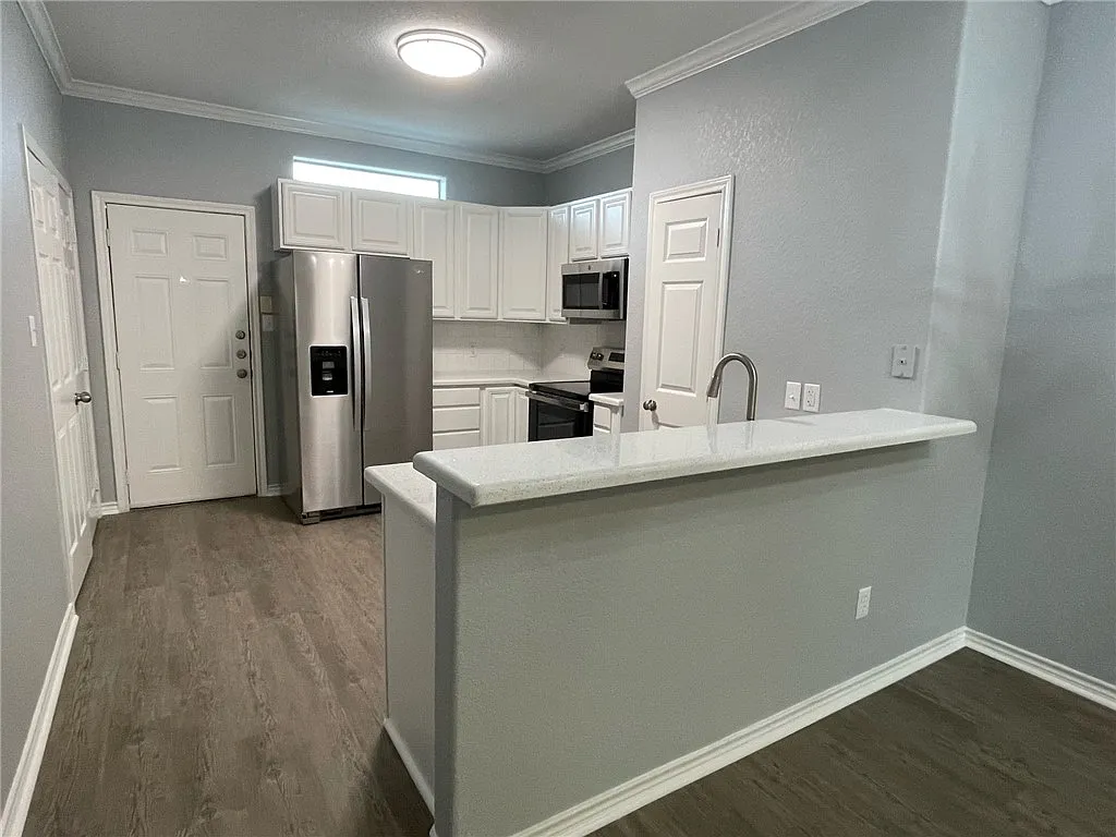4 bed, 4.5 bath, 2508 sqft, $2,250 — Photo 2