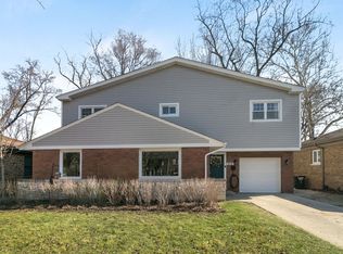 305 Desplaines Ave, Riverside, IL 60546