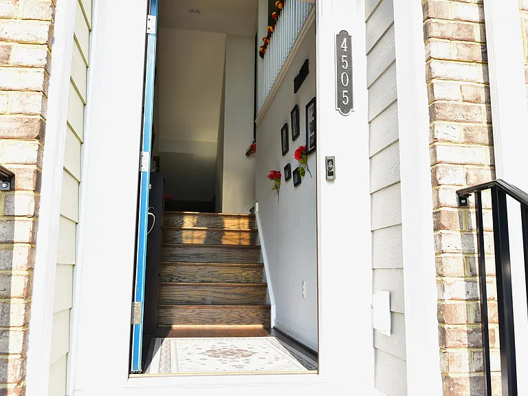 4505 Hayloft Ct — Photo 3