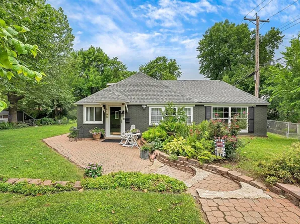 4199 Wright Ave, Saint Ann, MO 63074