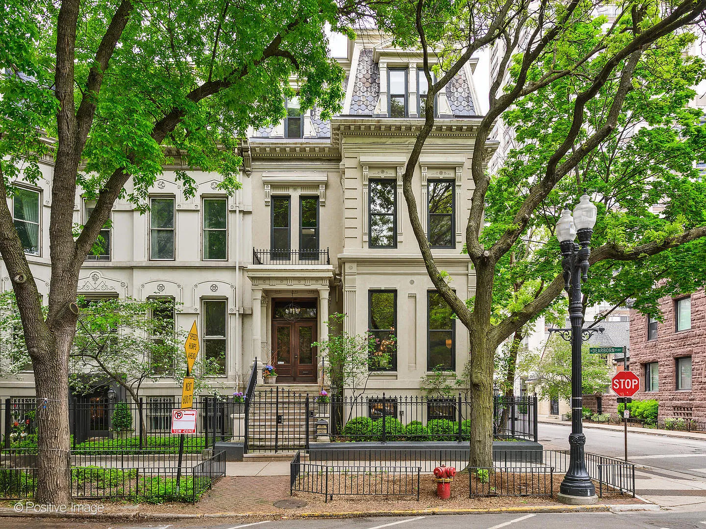 1454 N Dearborn St photo 1