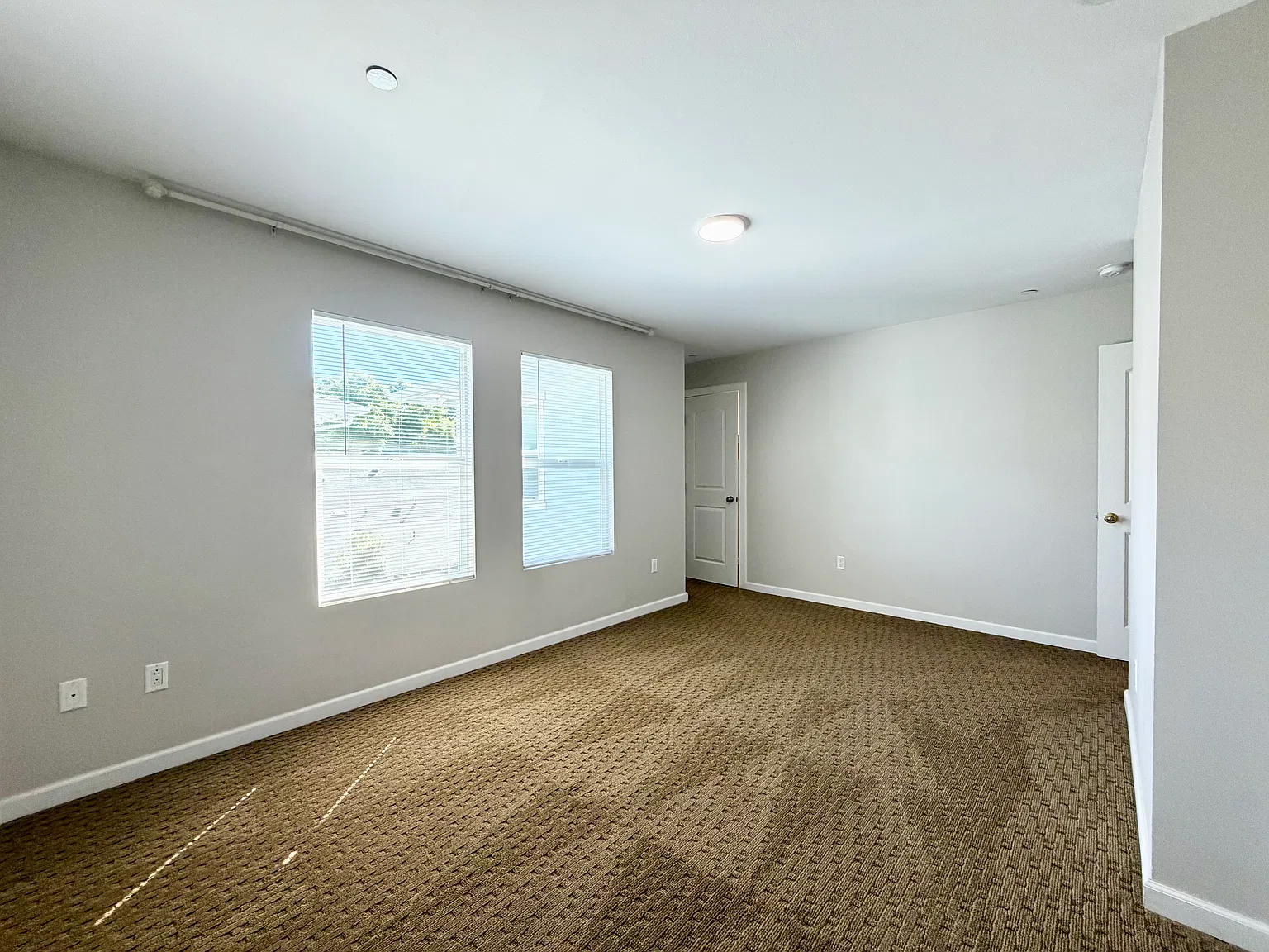 2 bed, 1100 sqft, $2,995 — Photo 2