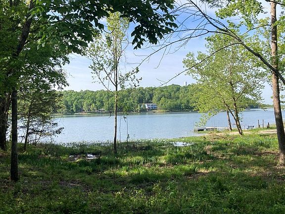 3rd image of 2204 E Diamond Lake Dr