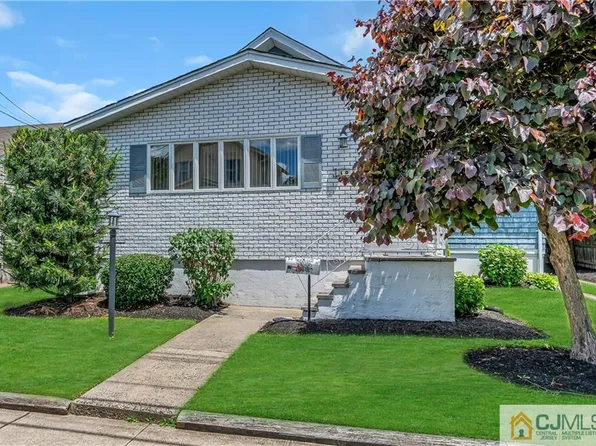 10 Safran Ave, Edison, NJ 08837