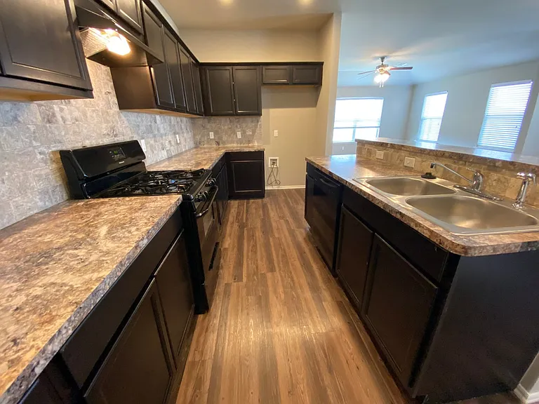 4517 Hunter Blvd — Photo 11