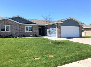 1412 Valerie Cir, Holdrege, NE 68949