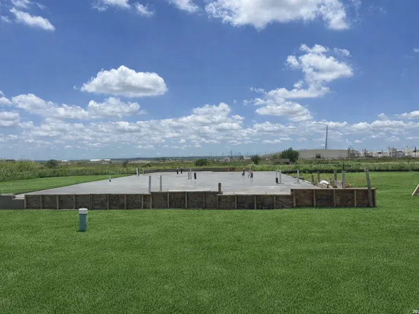 201 Heidi Hill, Castroville, TX 78009