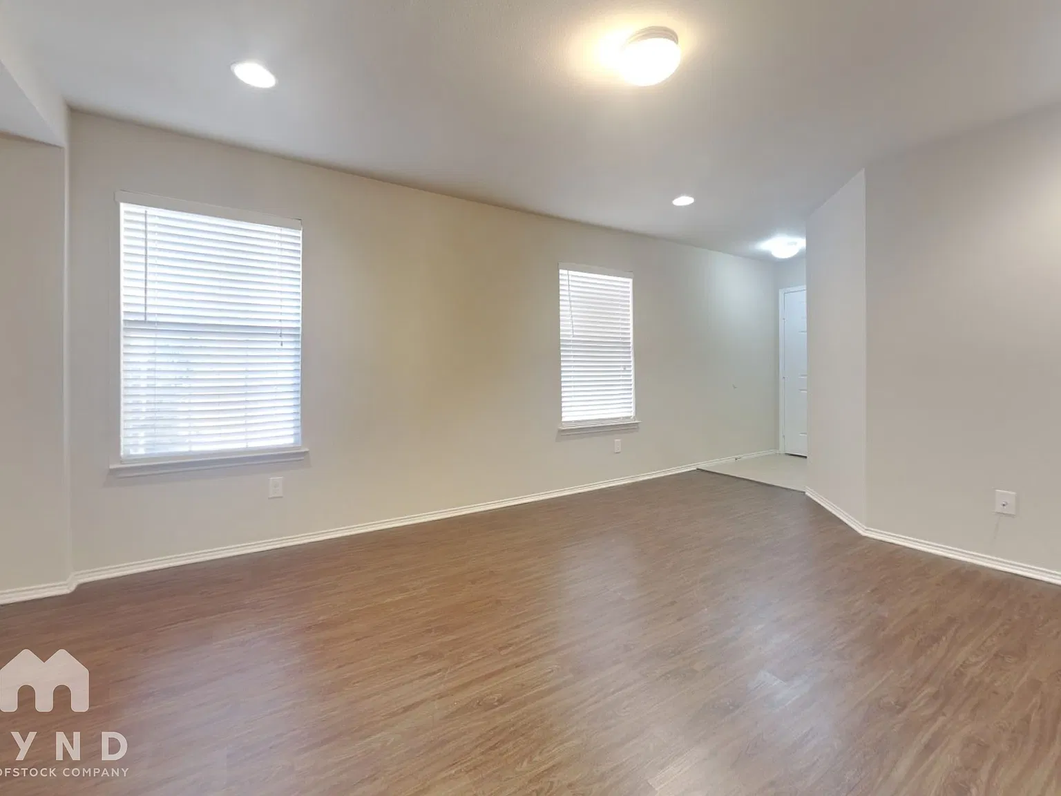 3 bed, 2.0 bath, 1296 sqft, $1,899 — Photo 3