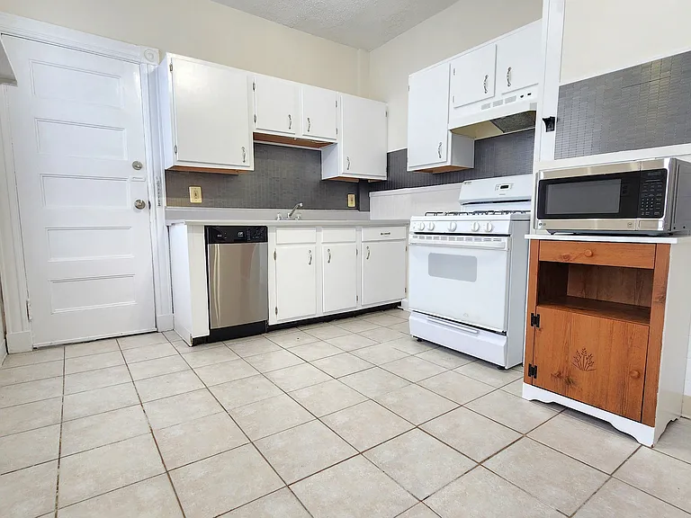 16 Hobson St #1 — Photo 7