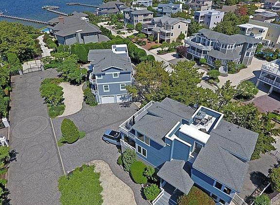 3rd image of 144 Long Beach Blvd #A