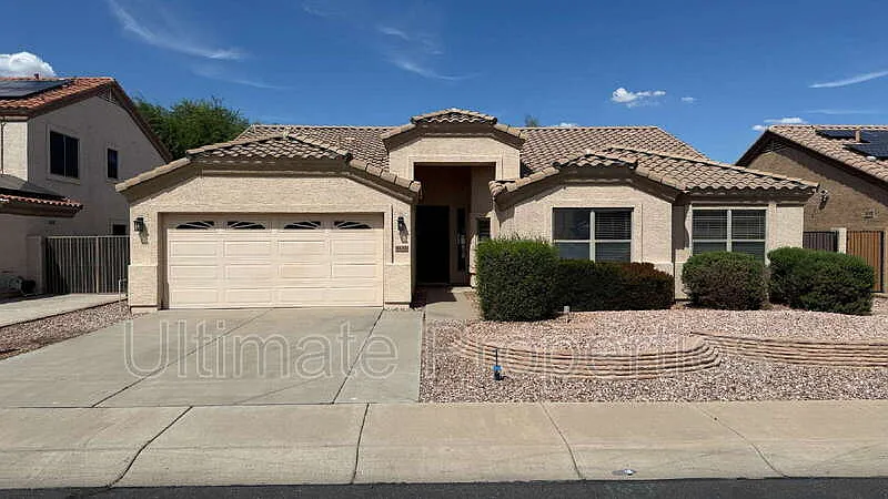 3 bed, 2.0 bath, 2152 sqft, $2,295 — Photo 2